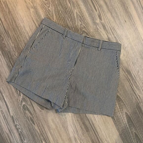 GAP navy and white stripes shorts size 6 - Picture 1 of 5